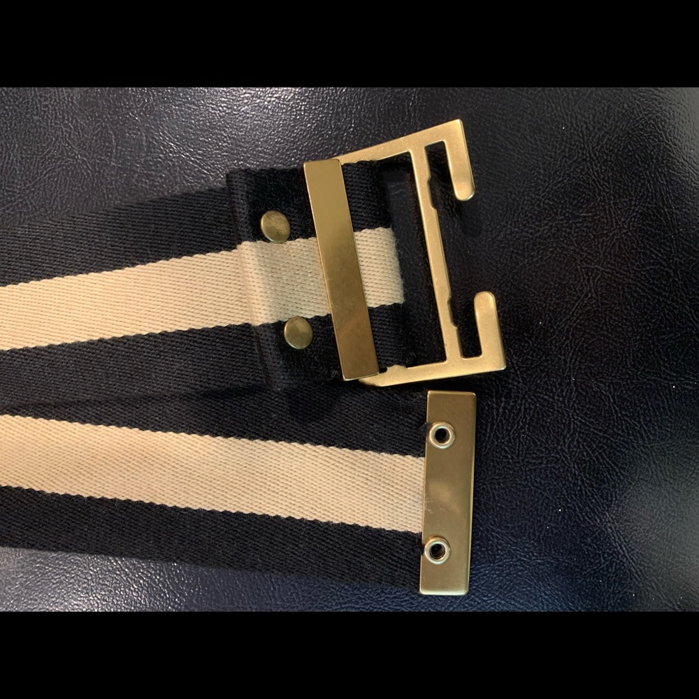 Vintage, wide authentic Gucci belt in great condition.